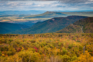 Autumn view of the Blue Ridge Mountains and Shenandoah Valley fr