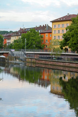 Obraz premium waterreflection of colorful house in the summer, Pforzheim, Germany