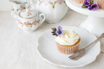cupcakes with purple edible flowers for tea party