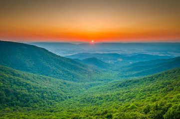 Fototapeta premium Sunset over the Blue Ridge and Shenandoah Valley from Crescent R