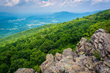 Fototapeta na wymiar View from South Marshall, along the Appalachian Trail in Shenand