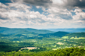 Naklejka premium View of the Blue Ridge Mountains and Shenandoah Valley in Shenan