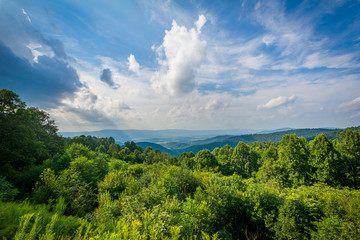 Fototapeta na wymiar View of the Blue Ridge Mountains from Skyline Drive in Shenandoa