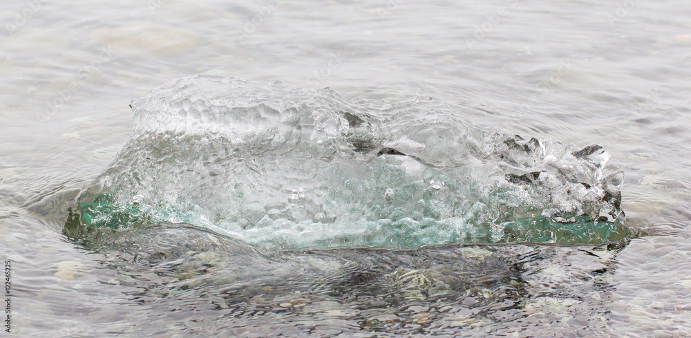 Wall mural Close-up of melting ice in Jokulsarlon - Iceland