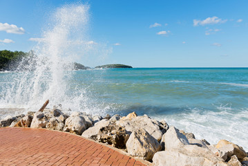 High waves and water splashes