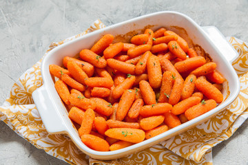 Honey Glazed Baby Carrots With Thyme