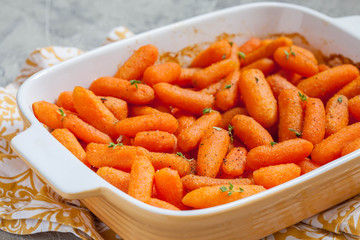 Honey Glazed Baby Carrots With Thyme