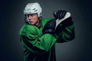 Naklejka premium Hockey player holds gaming stick.