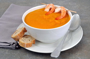 Bol de velouté de crevettes