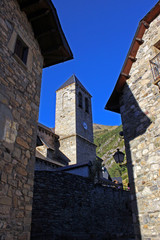 Fototapeta na wymiar Campanario de la iglesia del Salvador de Lanuza, Huesca (España)