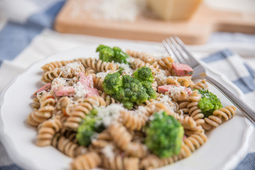 Vollkornpasta mit Brokkoli