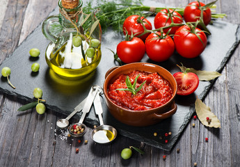 Fresh Organic Tomato Sauce.