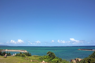 Obraz premium 庭からみえる海