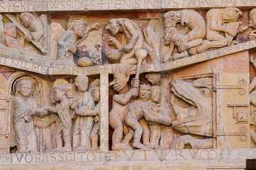 tympan du jugement dernier,abbaye sainte-Foy à Conques,village médiéval en Aveyron