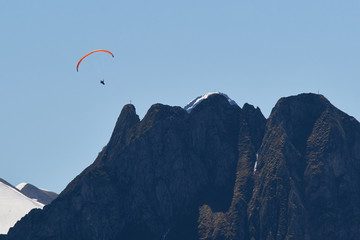 Gleitschirmfliegen in den Alpen