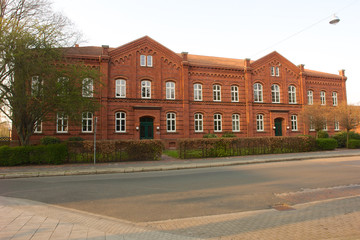 Fototapeta na wymiar Rotes Haus in Wilhelmshaven