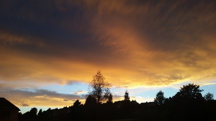 Sonnenuntergang mit Unwetterwolkem