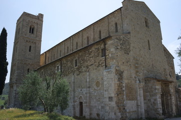 Fototapeta na wymiar Sant'Antimo, Toscana, Italia