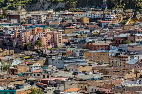 Hermosas casas en el borde del centro hist&oacute;rico de Quito