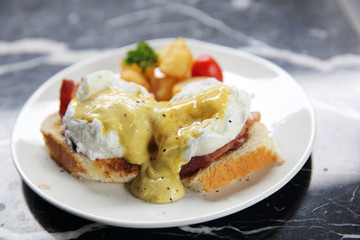 egg benedict