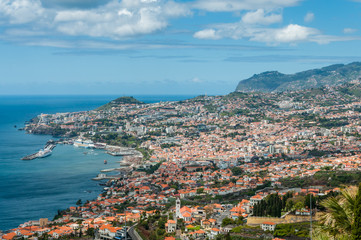 Fototapeta na wymiar Blick auf Funchal; Madeira; Portugal