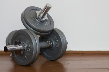 Naklejka premium Dumbbells on the wooden floor, equipment for fitness 