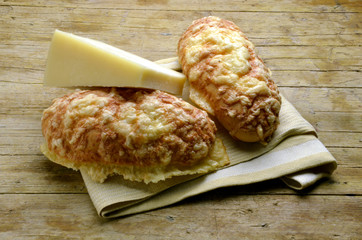 Juustoleipa Bread cheese Suomalainen keittiö Финская кухня Finnish cuisine Cucina finlandese Ẩm thực Phần Lan Finnische Küche Kuchnia fińska 芬蘭飲食 Gastronomía de Finlandia kalakukko