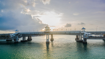 Obraz premium Sarasin Bridge, the bridge is the most important in making businesses. From the provinces to Phuket Has traded a lot of money. This bridge linking the province of Phang Nga.
