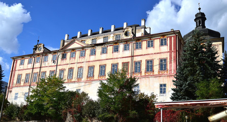 Obraz premium Old house / Old house with a church in the background in Kacov in Czech republic