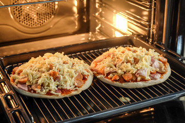 homemade pizza,prepare and made pizza.
full of ingredient pizza