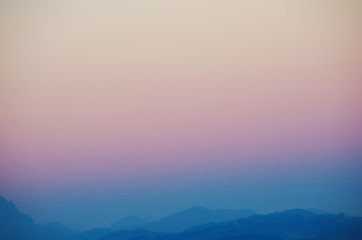 Berghintergrund in Pastell