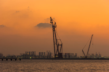 Obraz premium Sunset at the Dubai seaport, UAE