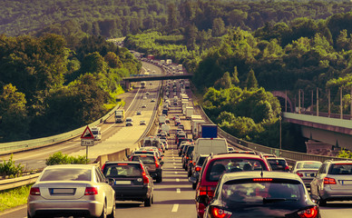 Stop and Go Stau auf der Autobahn