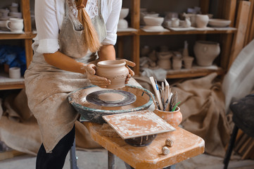 Potter teaches how make clay pot