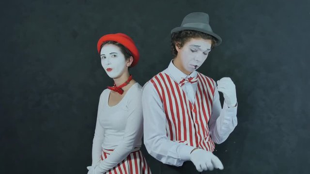 Mimes talking on the phone