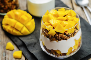 Greek yogurt granola mango parfait