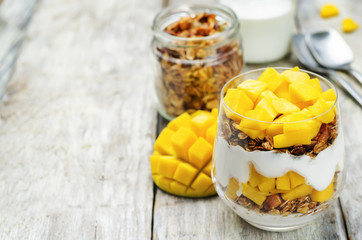 Greek yogurt granola mango parfait