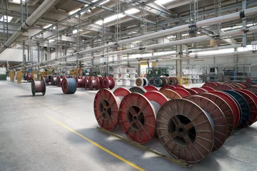 Foto auf gebürstetem Alu-Dibond Industriegebäude Fabrik - Produktion elektrischer Drähte
