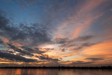 Fototapeta na wymiar beautiful sunset sky over the river