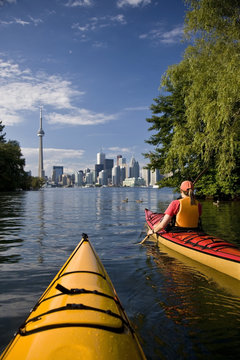 Sea-kayaking around Center Island in the Toronto Harbour, Lake Ontario, Toronto, Ontario, Canada.