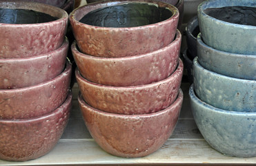 Naklejka premium Colorful glazed pottery on shelf