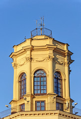 Fototapeta na wymiar Small turret on top of old building