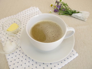 Butterkaffee mit Butter und Kokosöl