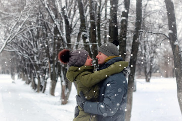 Fototapeta na wymiar couple lovers kiss winter street