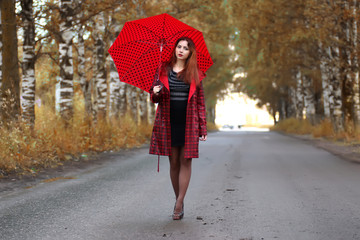 Obraz premium woman in a raincoat and an umbrella