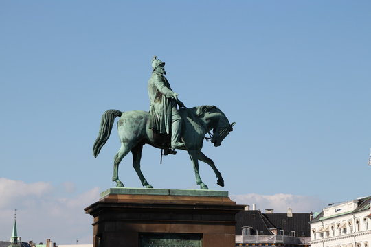 Eine König Christian IX Statue