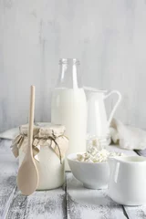 Abwaschbare Fototapete Milchprodukte Verschiedene Milchprodukte