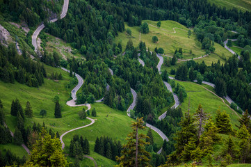 Strassenverlauf am Oberjoch-Pass im Allgäu