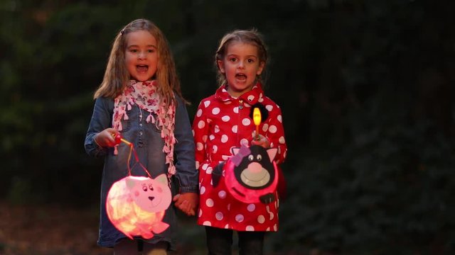 Kinder mit Laterne