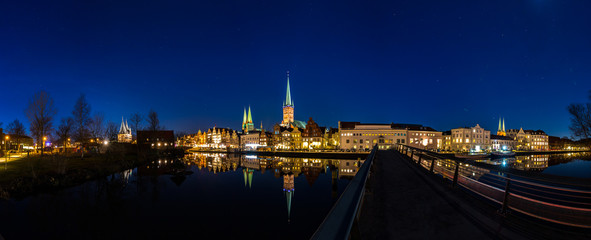 Die Lübecker Obertrave zur Blauen Stunde